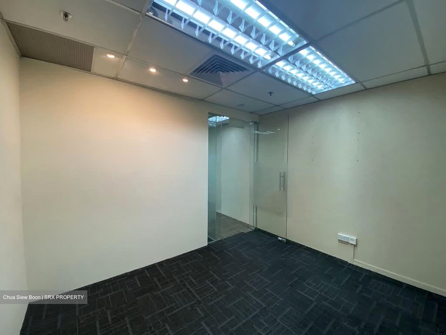 International Plaza (D2), Office #550269411